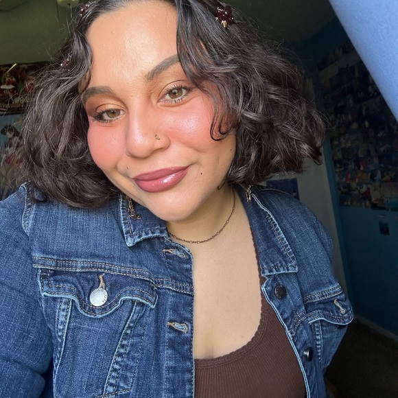 Meet your Posher! - Picture 2 of 5